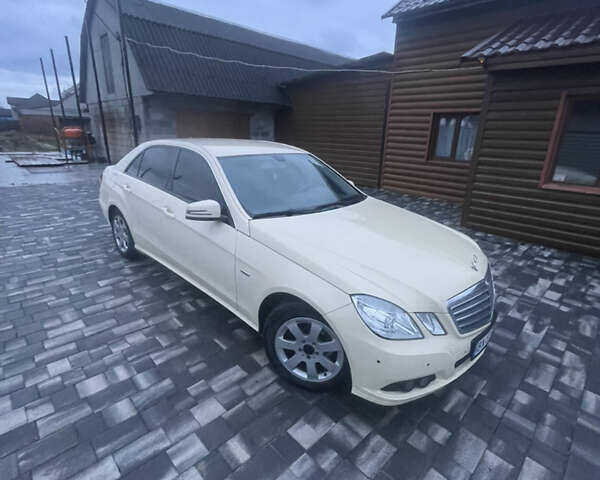 Бежевый Мерседес Е-Класс, объемом двигателя 2.14 л и пробегом 500 тыс. км за 9500 $, фото 7 на Automoto.ua