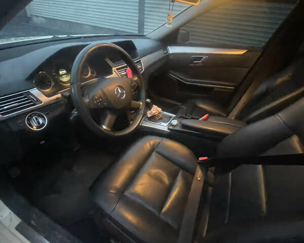 Бежевый Мерседес Е-Класс, объемом двигателя 2.14 л и пробегом 500 тыс. км за 9500 $, фото 12 на Automoto.ua