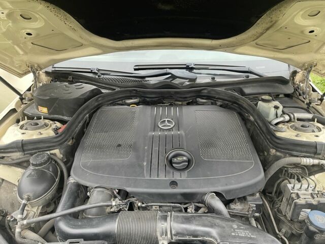 Бежевый Мерседес Е-Класс, объемом двигателя 2.2 л и пробегом 299 тыс. км за 8300 $, фото 6 на Automoto.ua