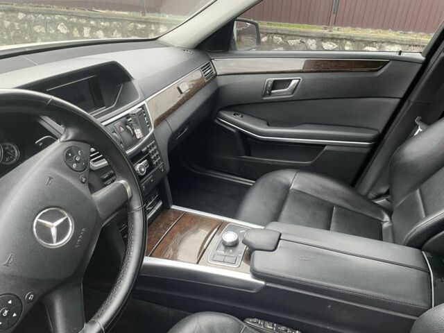 Бежевый Мерседес Е-Класс, объемом двигателя 2.2 л и пробегом 299 тыс. км за 8300 $, фото 2 на Automoto.ua