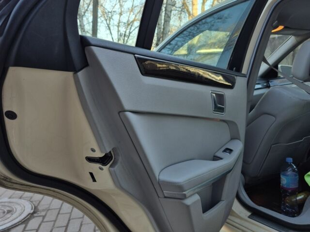 Бежевый Мерседес Е-Класс, объемом двигателя 2.2 л и пробегом 345 тыс. км за 6666 $, фото 10 на Automoto.ua