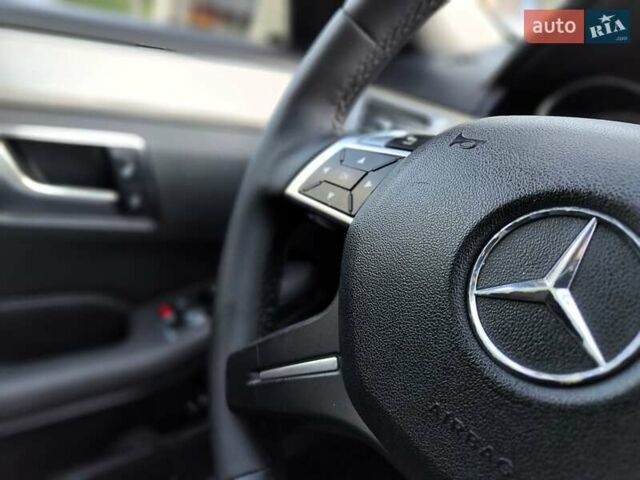 Бежевий Мерседес Е-Клас, об'ємом двигуна 2.2 л та пробігом 450 тис. км за 8990 $, фото 51 на Automoto.ua