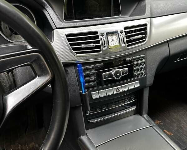 Бежевий Мерседес Е-Клас, об'ємом двигуна 2.2 л та пробігом 360 тис. км за 4500 $, фото 8 на Automoto.ua