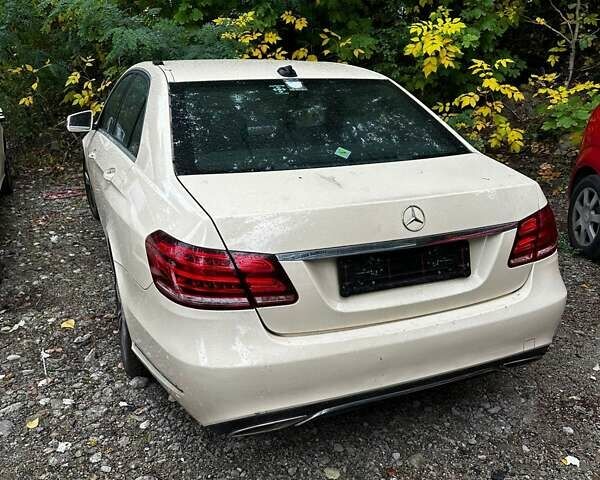 Бежевий Мерседес Е-Клас, об'ємом двигуна 2.2 л та пробігом 360 тис. км за 4500 $, фото 2 на Automoto.ua