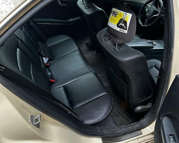 Бежевий Мерседес Е-Клас, об'ємом двигуна 2.2 л та пробігом 360 тис. км за 4500 $, фото 17 на Automoto.ua