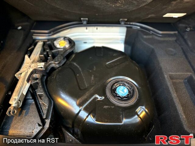 Бежевый Мерседес Е-Класс, объемом двигателя 2.1 л и пробегом 200 тыс. км за 14900 $, фото 12 на Automoto.ua