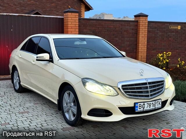 Бежевый Мерседес Е-Класс, объемом двигателя 2.1 л и пробегом 200 тыс. км за 14900 $, фото 1 на Automoto.ua