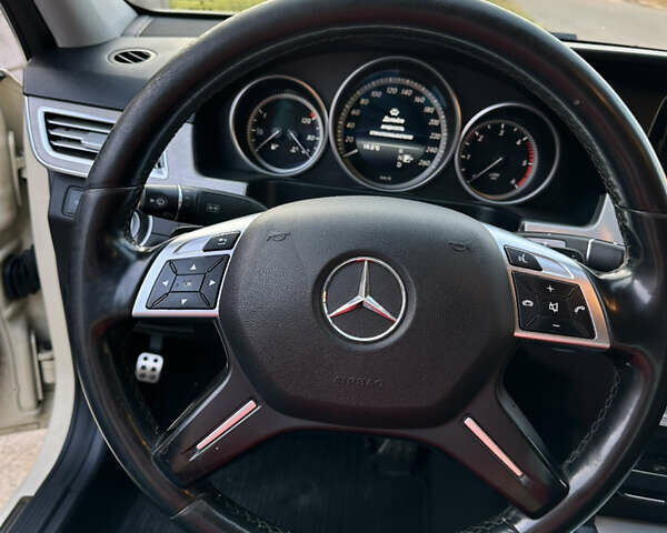 Бежевый Мерседес Е-Класс, объемом двигателя 2.1 л и пробегом 590 тыс. км за 13200 $, фото 2 на Automoto.ua