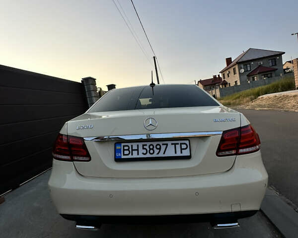 Бежевый Мерседес Е-Класс, объемом двигателя 2.1 л и пробегом 590 тыс. км за 13200 $, фото 1 на Automoto.ua