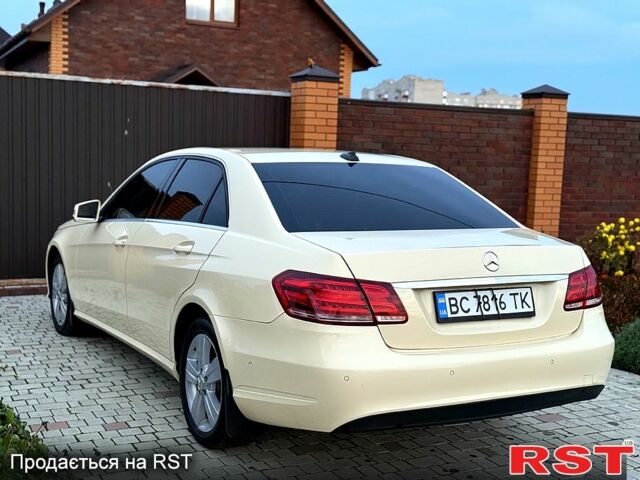 Бежевый Мерседес Е-Класс, объемом двигателя 2.1 л и пробегом 200 тыс. км за 14900 $, фото 2 на Automoto.ua