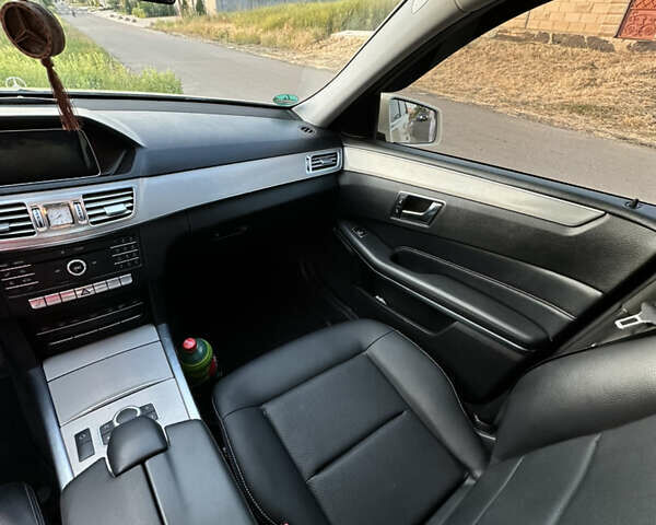 Бежевый Мерседес Е-Класс, объемом двигателя 2.1 л и пробегом 590 тыс. км за 13200 $, фото 6 на Automoto.ua