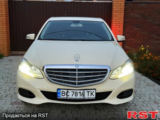 Бежевый Мерседес Е-Класс, объемом двигателя 2.1 л и пробегом 200 тыс. км за 14900 $, фото 4 на Automoto.ua