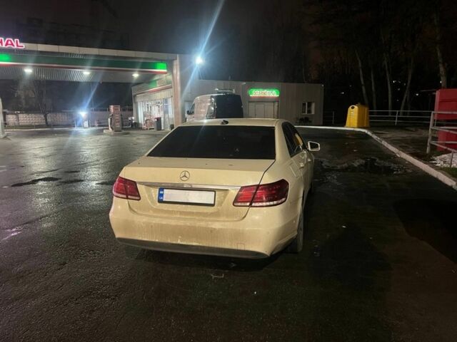 Бежевый Мерседес Е-Класс, объемом двигателя 2.2 л и пробегом 400 тыс. км за 6100 $, фото 2 на Automoto.ua