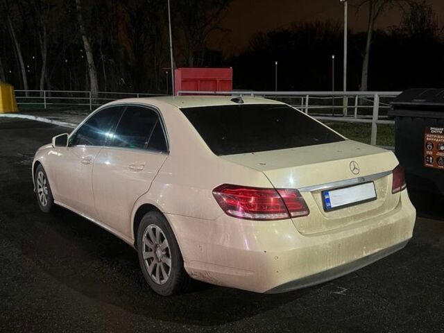 Бежевый Мерседес Е-Класс, объемом двигателя 2.2 л и пробегом 400 тыс. км за 6100 $, фото 1 на Automoto.ua