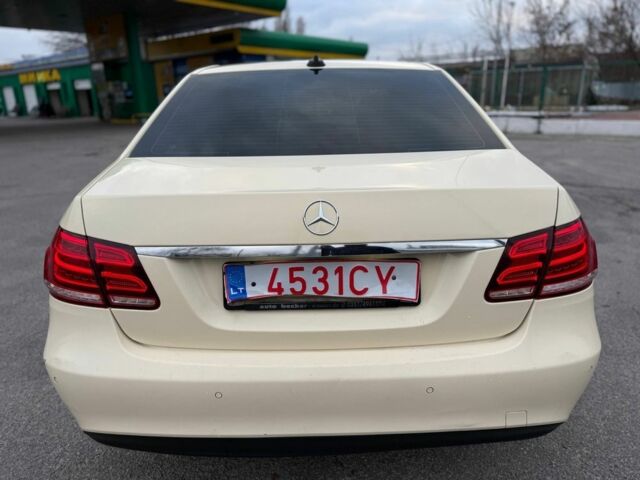 Бежевий Мерседес Е-Клас, об'ємом двигуна 2.2 л та пробігом 450 тис. км за 7100 $, фото 4 на Automoto.ua