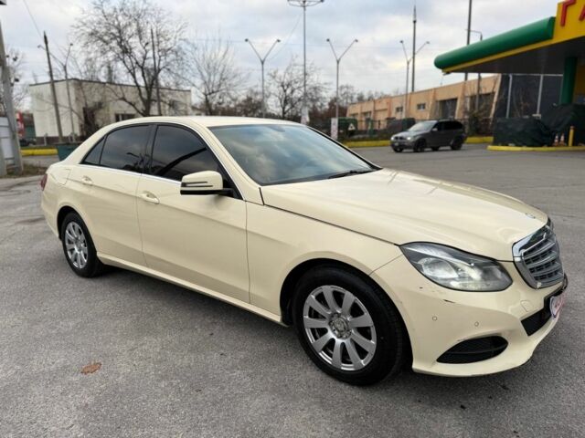 Бежевий Мерседес Е-Клас, об'ємом двигуна 2.2 л та пробігом 450 тис. км за 7100 $, фото 1 на Automoto.ua