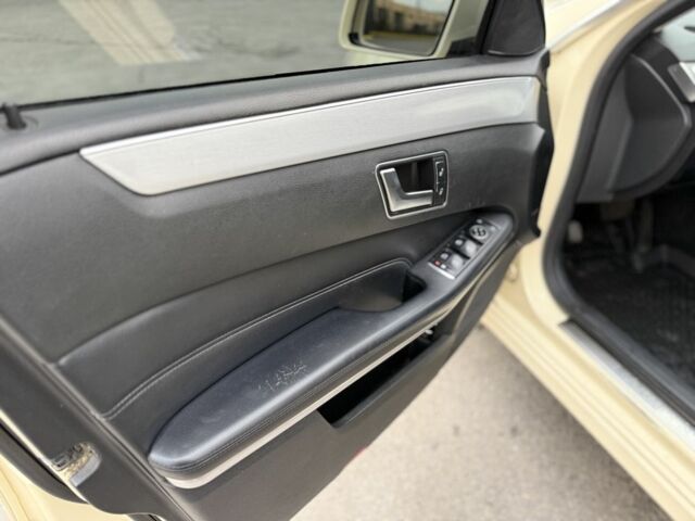 Бежевий Мерседес Е-Клас, об'ємом двигуна 2.2 л та пробігом 404 тис. км за 7000 $, фото 8 на Automoto.ua