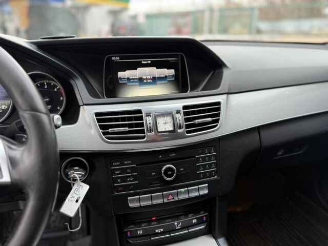 Бежевий Мерседес Е-Клас, об'ємом двигуна 2.2 л та пробігом 404 тис. км за 7000 $, фото 10 на Automoto.ua