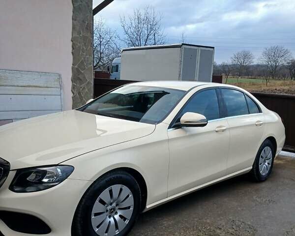 Бежевий Мерседес Е-Клас, об'ємом двигуна 1.95 л та пробігом 500 тис. км за 20000 $, фото 3 на Automoto.ua