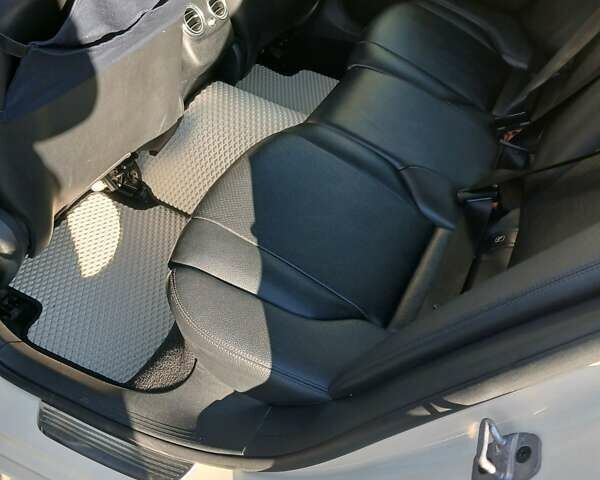 Бежевий Мерседес Е-Клас, об'ємом двигуна 1.95 л та пробігом 500 тис. км за 20000 $, фото 9 на Automoto.ua