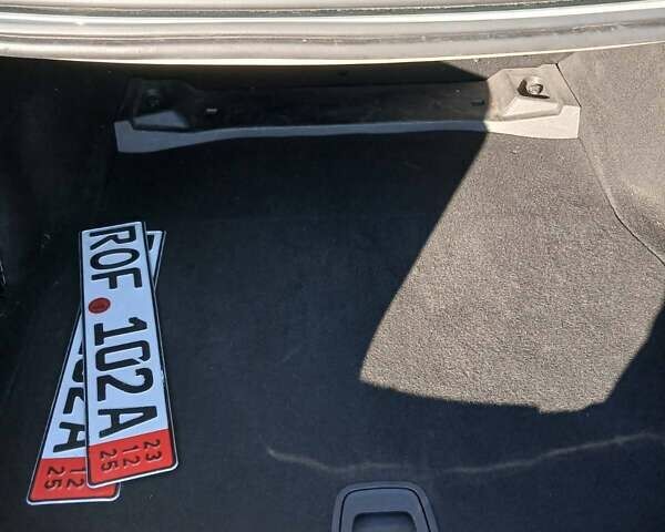 Бежевий Мерседес Е-Клас, об'ємом двигуна 1.95 л та пробігом 500 тис. км за 20000 $, фото 1 на Automoto.ua