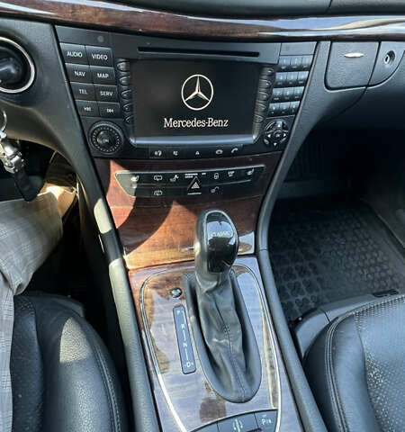 Бежевий Мерседес Е-Клас, об'ємом двигуна 3.22 л та пробігом 268 тис. км за 7950 $, фото 5 на Automoto.ua