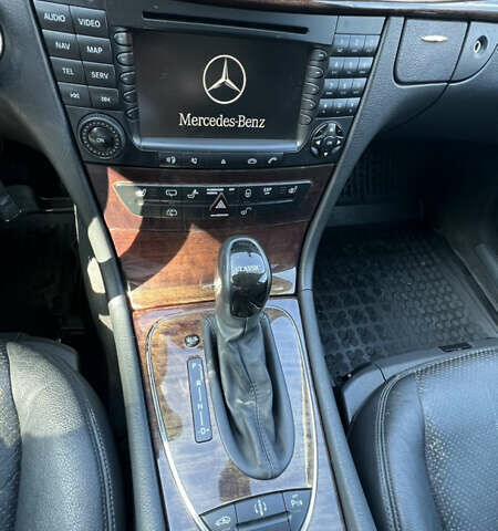 Бежевий Мерседес Е-Клас, об'ємом двигуна 3.22 л та пробігом 268 тис. км за 7950 $, фото 12 на Automoto.ua