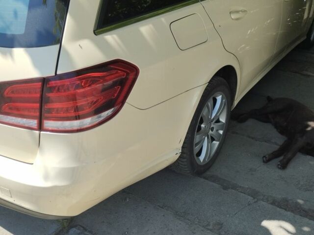 Бежевый Мерседес Е-Класс, объемом двигателя 2.1 л и пробегом 355 тыс. км за 13000 $, фото 5 на Automoto.ua