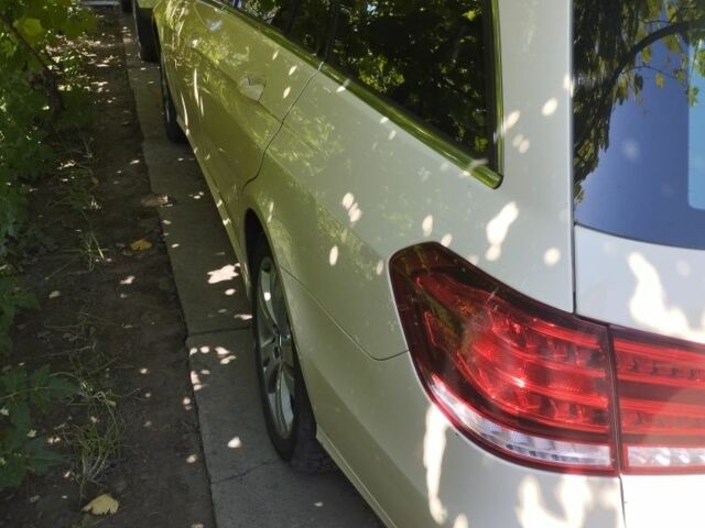 Бежевый Мерседес Е-Класс, объемом двигателя 2.1 л и пробегом 355 тыс. км за 13000 $, фото 1 на Automoto.ua