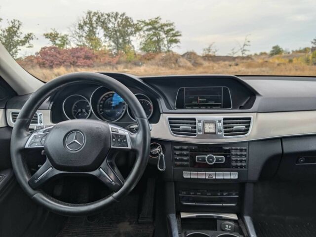 Бежевый Мерседес Е-Класс, объемом двигателя 2.1 л и пробегом 499 тыс. км за 10000 $, фото 10 на Automoto.ua