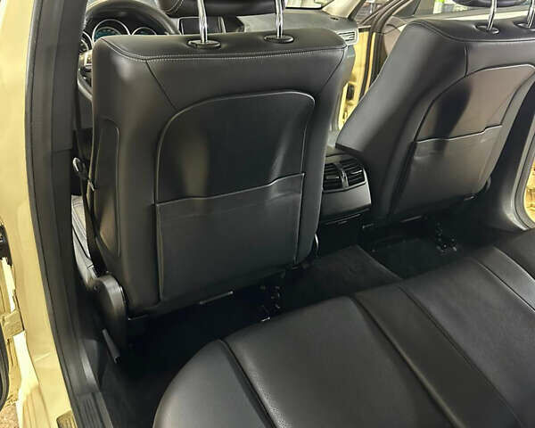 Бежевый Мерседес Е-Класс, объемом двигателя 2.2 л и пробегом 451 тыс. км за 15000 $, фото 3 на Automoto.ua