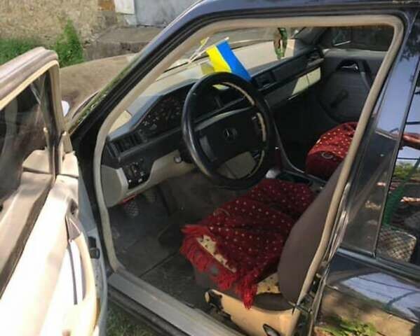 Черный Мерседес Е-Класс, объемом двигателя 2 л и пробегом 300 тыс. км за 3200 $, фото 5 на Automoto.ua