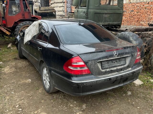 Черный Мерседес Е-Класс, объемом двигателя 3.2 л и пробегом 320 тыс. км за 3500 $, фото 1 на Automoto.ua