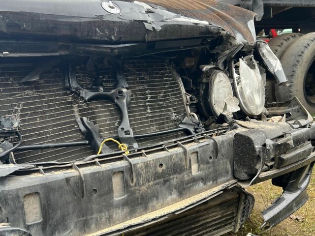 Черный Мерседес Е-Класс, объемом двигателя 3.2 л и пробегом 320 тыс. км за 3500 $, фото 4 на Automoto.ua