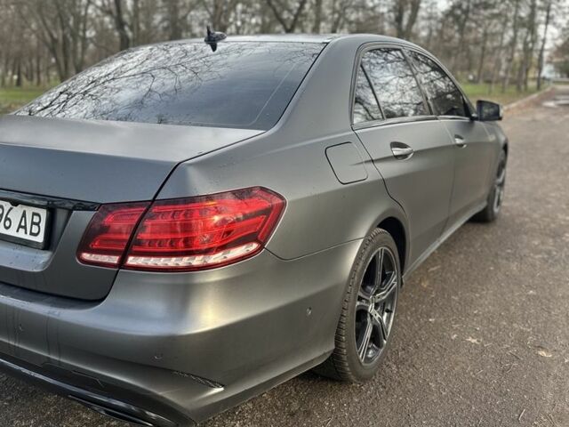 Чорний Мерседес Е-Клас, об'ємом двигуна 2 л та пробігом 250 тис. км за 14999 $, фото 6 на Automoto.ua