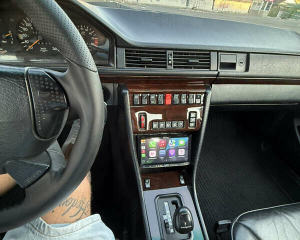 Чорний Мерседес Е-Клас, об'ємом двигуна 2.9 л та пробігом 330 тис. км за 15500 $, фото 46 на Automoto.ua