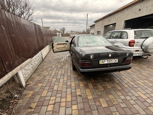 Черный Мерседес Е-Класс, объемом двигателя 3 л и пробегом 111 тыс. км за 3400 $, фото 3 на Automoto.ua