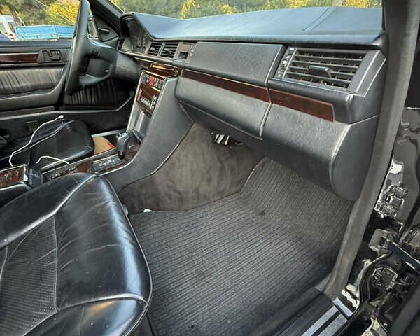 Чорний Мерседес Е-Клас, об'ємом двигуна 2.9 л та пробігом 330 тис. км за 15500 $, фото 17 на Automoto.ua