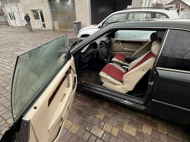 Черный Мерседес Е-Класс, объемом двигателя 3 л и пробегом 111 тыс. км за 3400 $, фото 4 на Automoto.ua