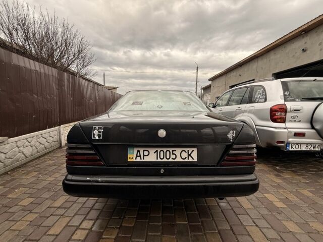 Черный Мерседес Е-Класс, объемом двигателя 3 л и пробегом 111 тыс. км за 3400 $, фото 2 на Automoto.ua