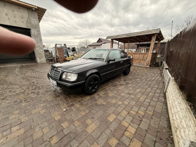 Черный Мерседес Е-Класс, объемом двигателя 3 л и пробегом 111 тыс. км за 3400 $, фото 6 на Automoto.ua