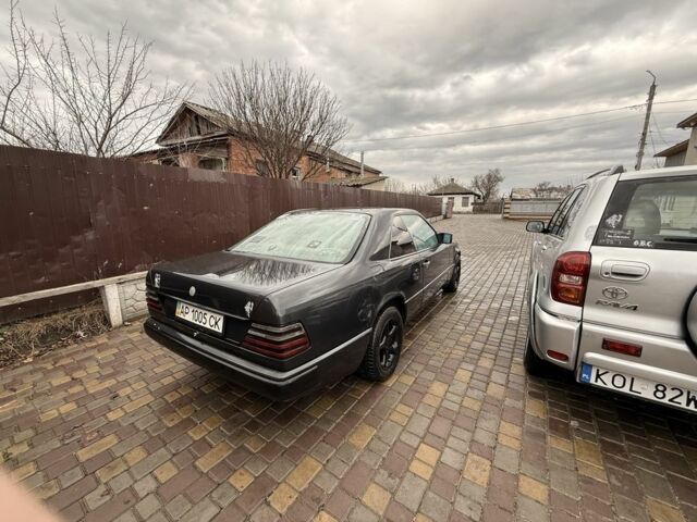 Черный Мерседес Е-Класс, объемом двигателя 3 л и пробегом 111 тыс. км за 3400 $, фото 1 на Automoto.ua