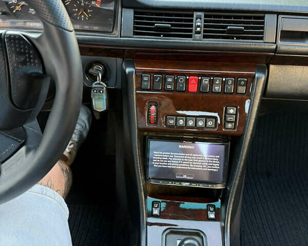 Чорний Мерседес Е-Клас, об'ємом двигуна 2.9 л та пробігом 330 тис. км за 15500 $, фото 60 на Automoto.ua