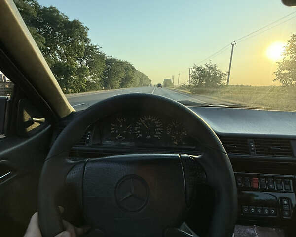 Чорний Мерседес Е-Клас, об'ємом двигуна 2.9 л та пробігом 330 тис. км за 15500 $, фото 49 на Automoto.ua