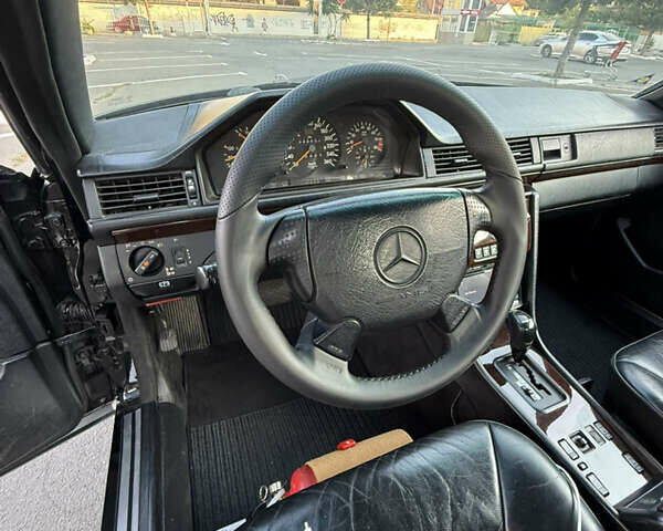 Чорний Мерседес Е-Клас, об'ємом двигуна 2.9 л та пробігом 330 тис. км за 15500 $, фото 36 на Automoto.ua