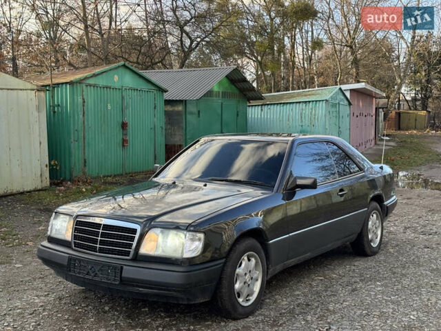 Черный Мерседес Е-Класс, объемом двигателя 2.2 л и пробегом 298 тыс. км за 6500 $, фото 10 на Automoto.ua