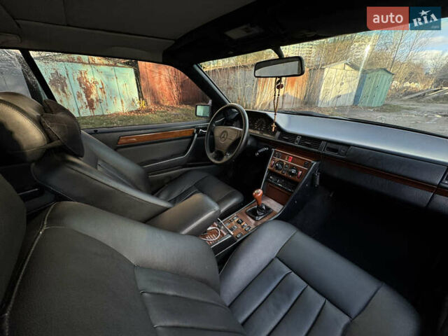 Черный Мерседес Е-Класс, объемом двигателя 2.2 л и пробегом 298 тыс. км за 6500 $, фото 19 на Automoto.ua