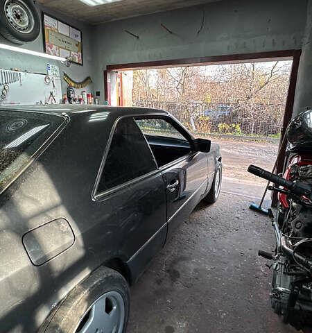 Черный Мерседес Е-Класс, объемом двигателя 2.2 л и пробегом 298 тыс. км за 6500 $, фото 27 на Automoto.ua