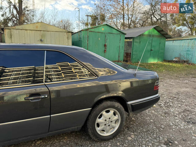 Черный Мерседес Е-Класс, объемом двигателя 2.2 л и пробегом 298 тыс. км за 6500 $, фото 7 на Automoto.ua