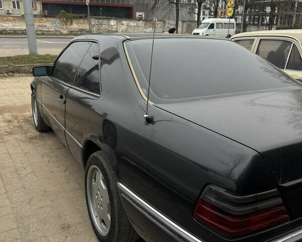 Черный Мерседес Е-Класс, объемом двигателя 2.2 л и пробегом 298 тыс. км за 6500 $, фото 26 на Automoto.ua